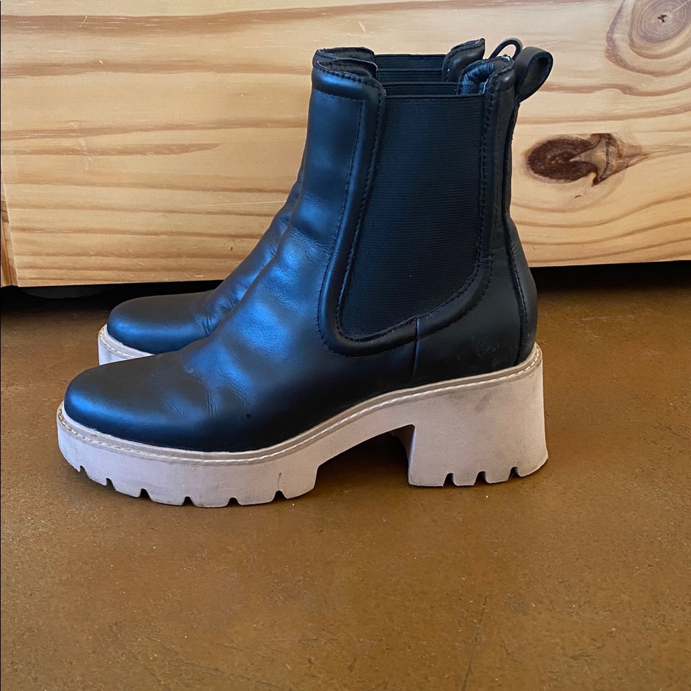 Dolce Vita Black Chelsea Ankle Boots with Chunky Tan Soles 7.5